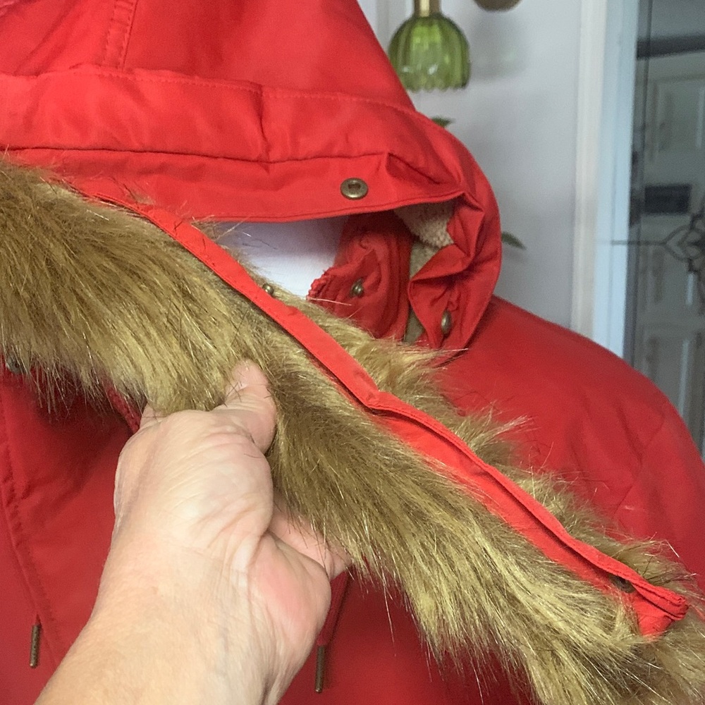 Universal Thread Red Puffer Jacket With Faux Fur … - image 4